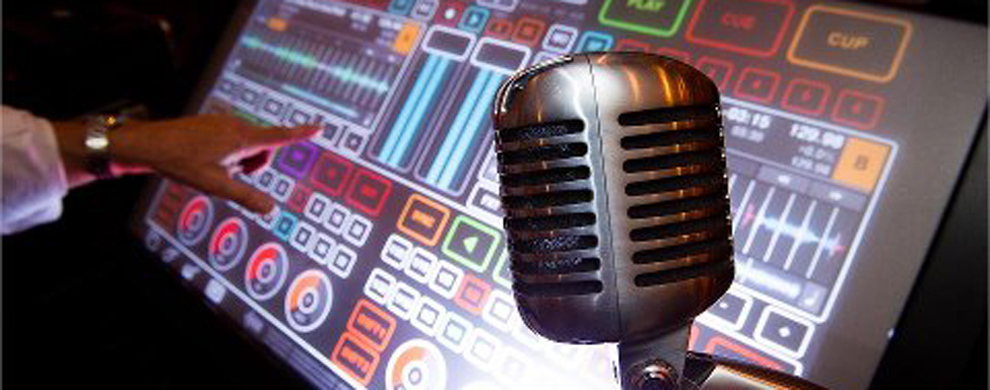 Emulator DJ Screen & Shure 55SH Microphone